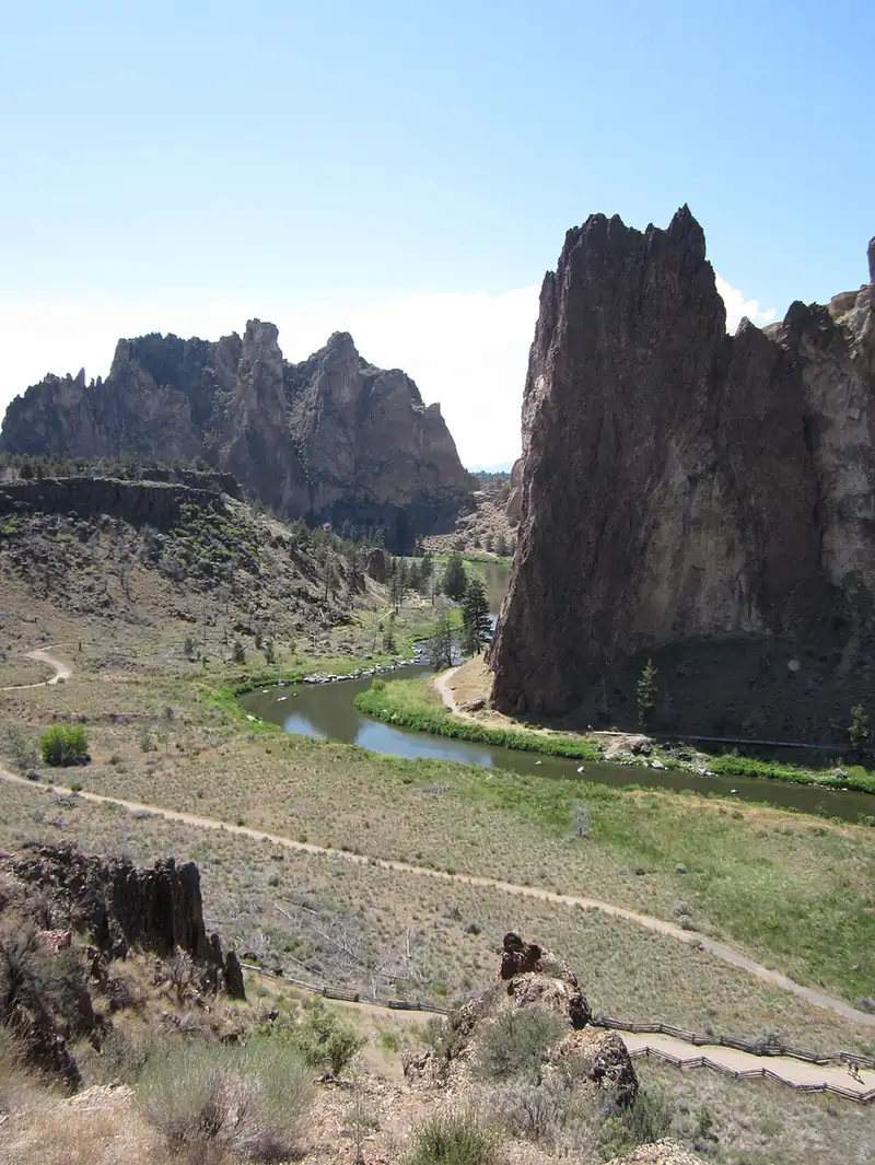 Hikers above the Crooked River at Smith Rock