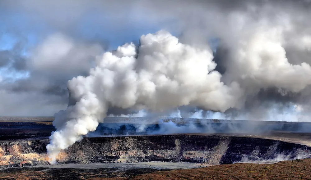Sulfur dioxide plume rising from Halemaumau crater