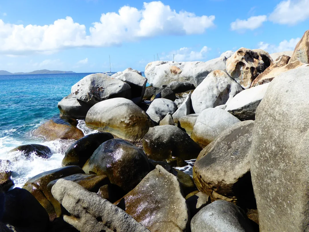 Granite boulders and turquoise water on the coast at The Baths, Virgin Gorda