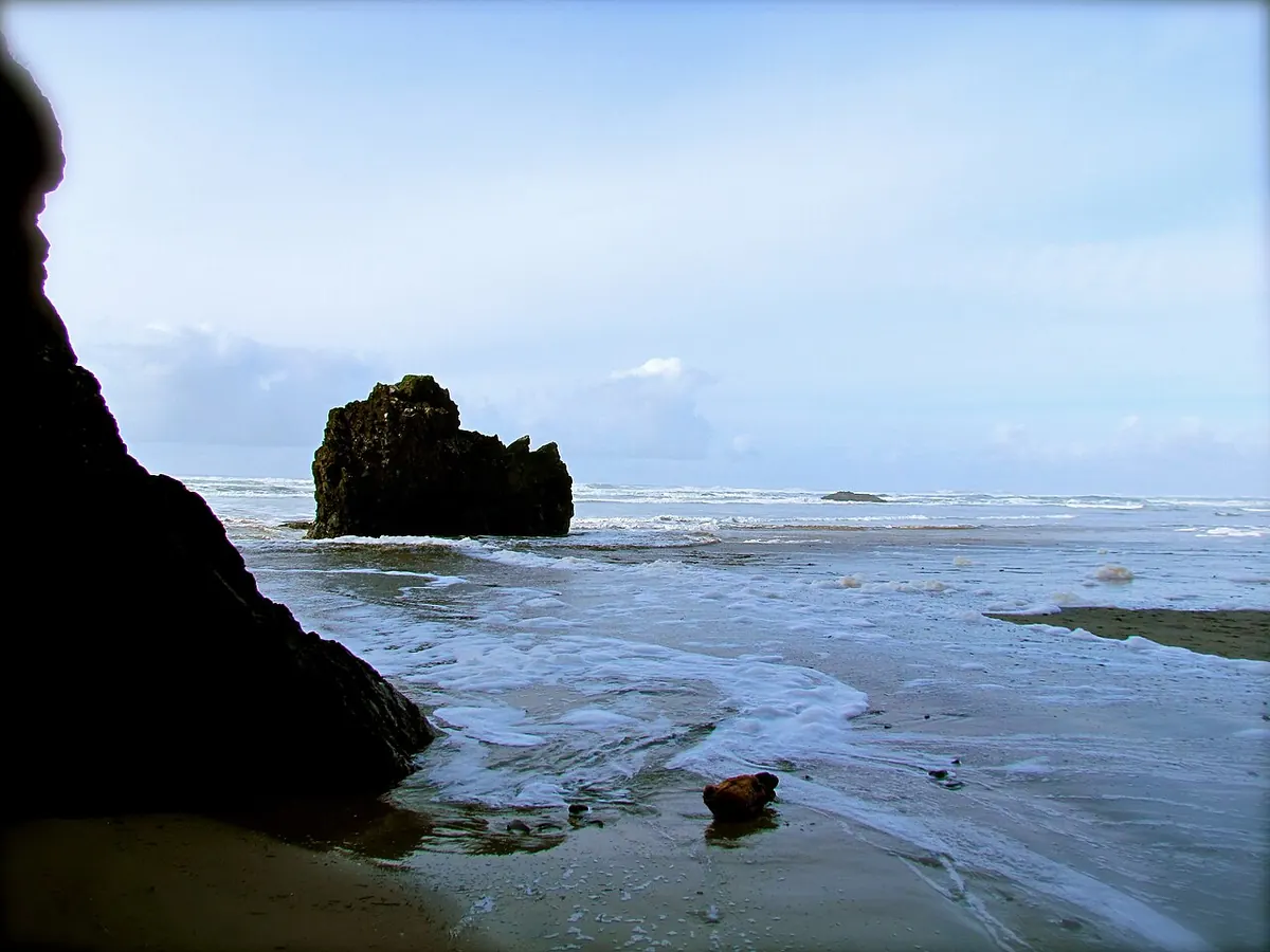 The waterfall and sea caves at Hug Point
