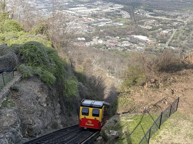 A car of the Lookout Mountain Incline Railway climbing near the upper station