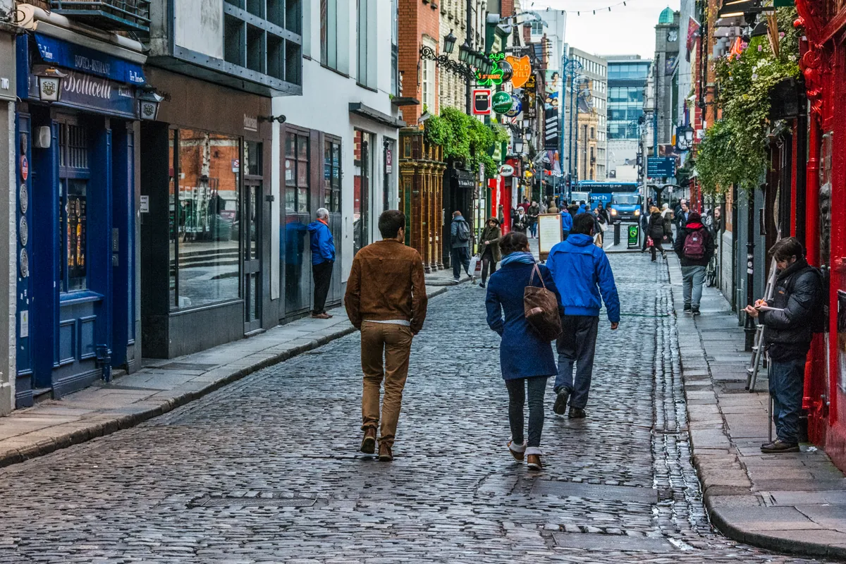 Pedestrians on the cobbled streets of Temple Bar, Dublin
