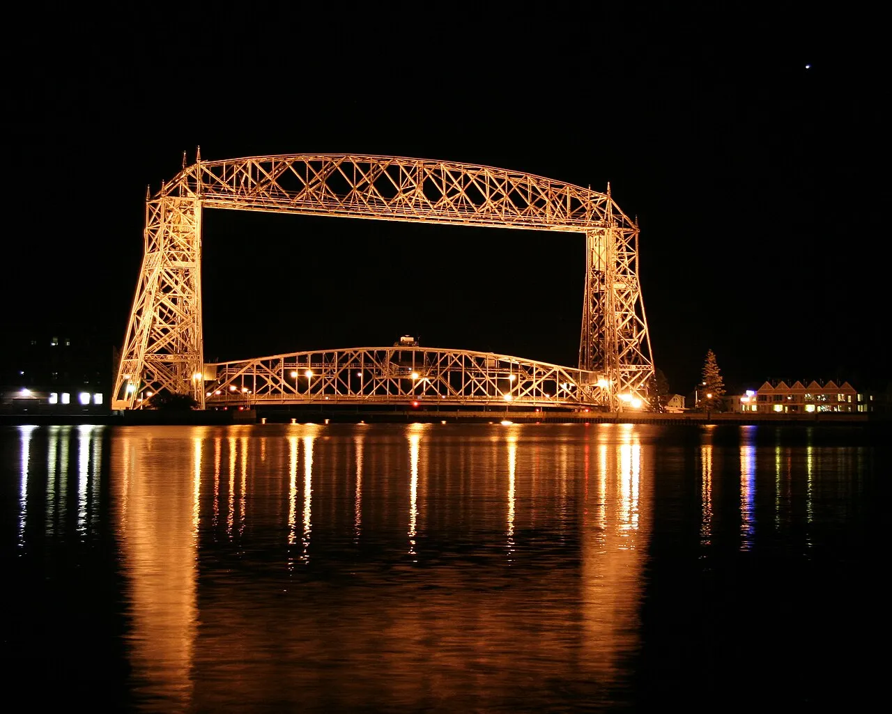 Duluth's Aerial Lift Bridge at night