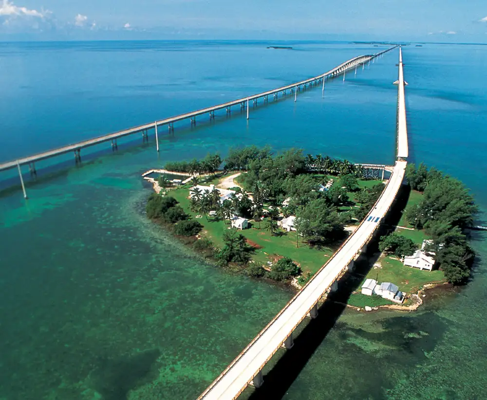 The Seven Mile Bridge carrying the Overseas Highway