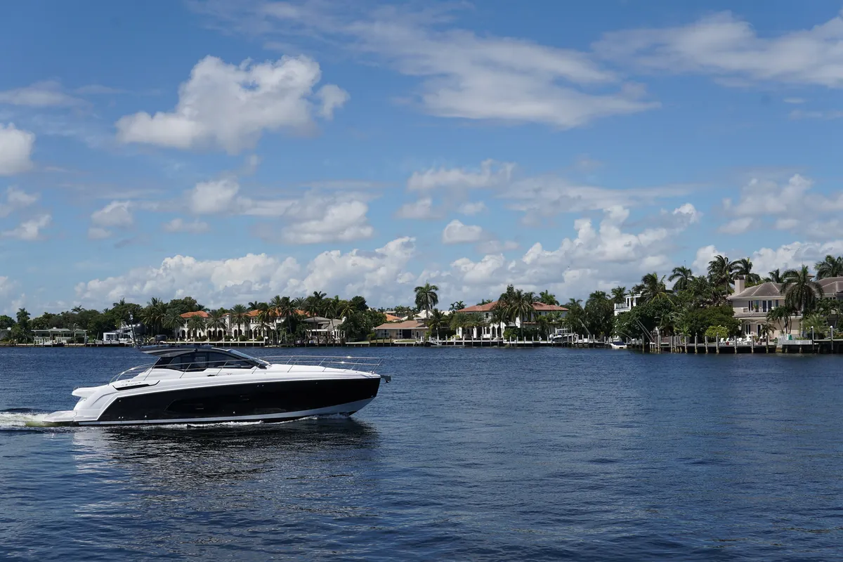 A motor yacht cruising the Intracoastal Waterway in Fort Lauderdale past waterfront homes