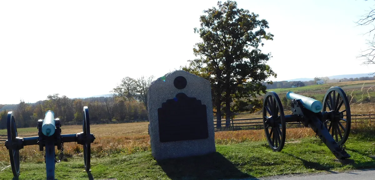 Cannons and a monument on Cemetery Ridge, Gettysburg