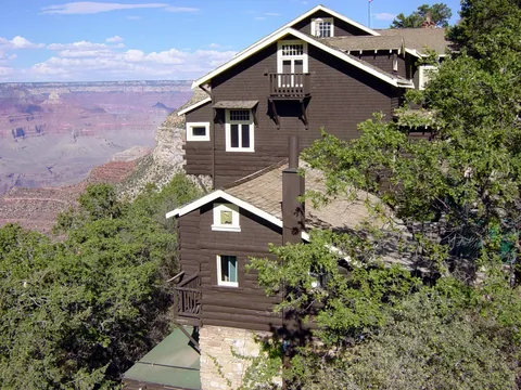 Kolb Studio, a wooden house perched on the canyon edge among pines