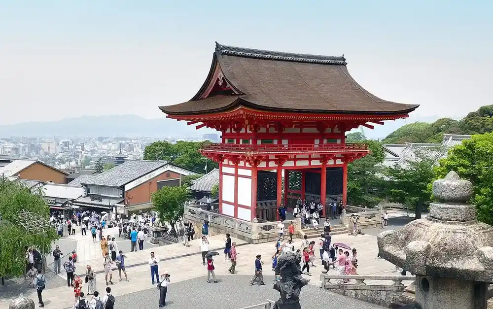 The Nio-mon gate at Kiyomizu-dera