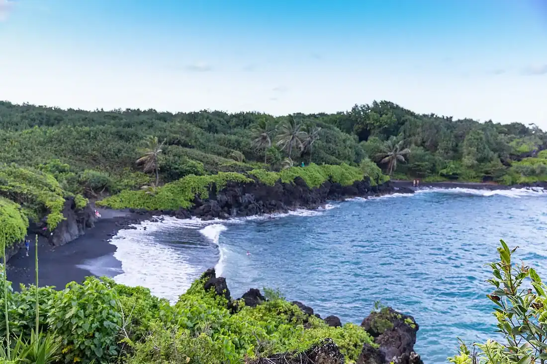 Waiʻānapanapa black-sand beach and sea cliffs