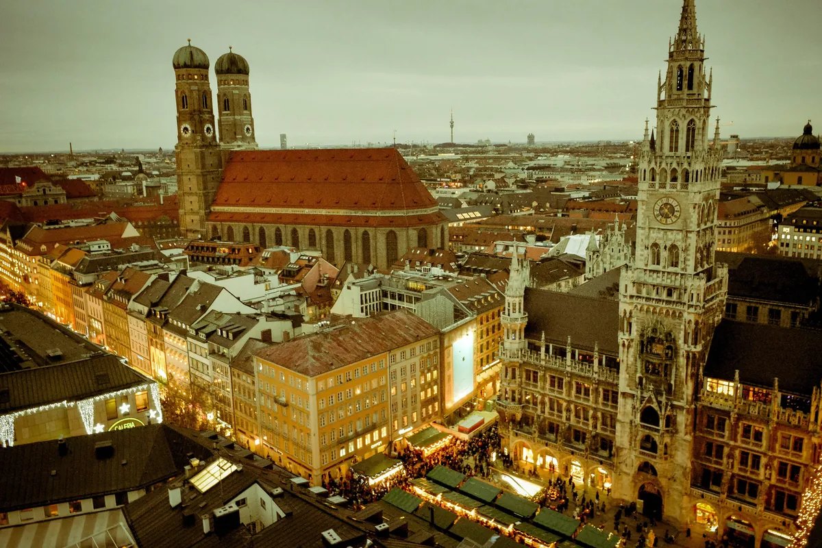 The Christmas market on Marienplatz in Munich with the Neues Rathaus behind