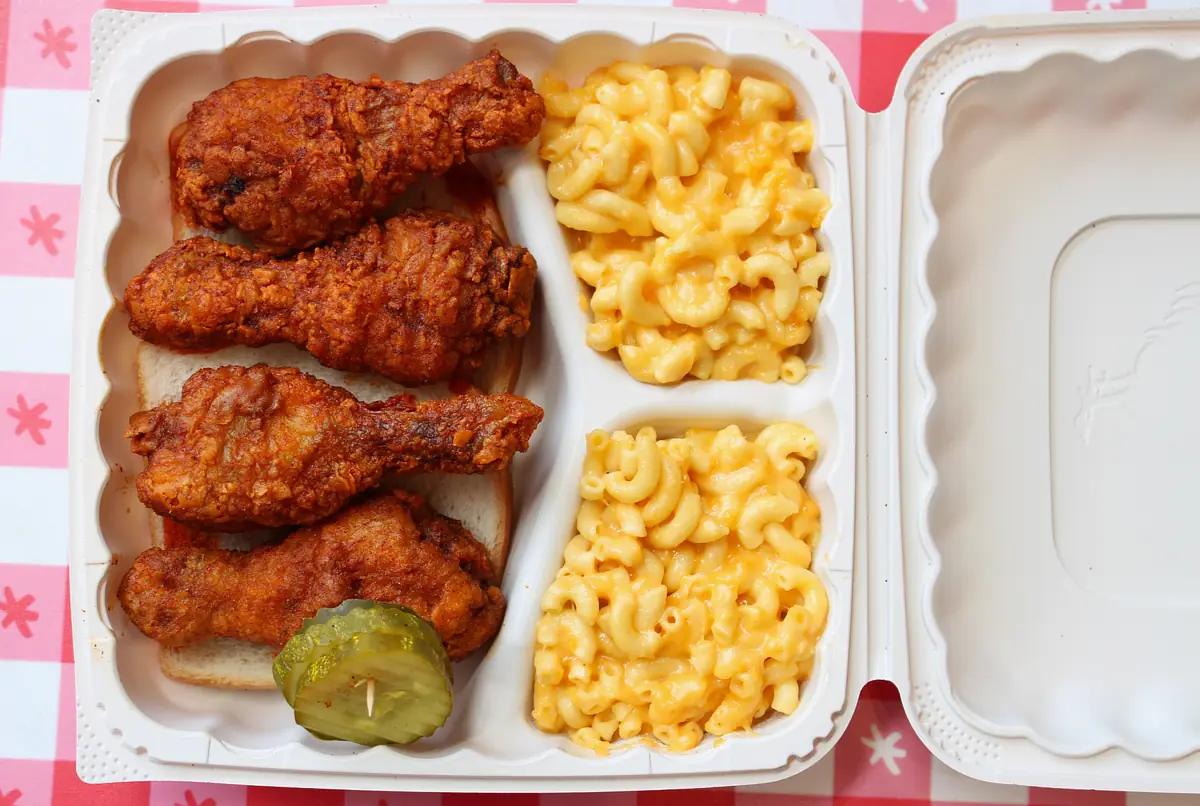 Nashville hot chicken drumsticks with mac and cheese