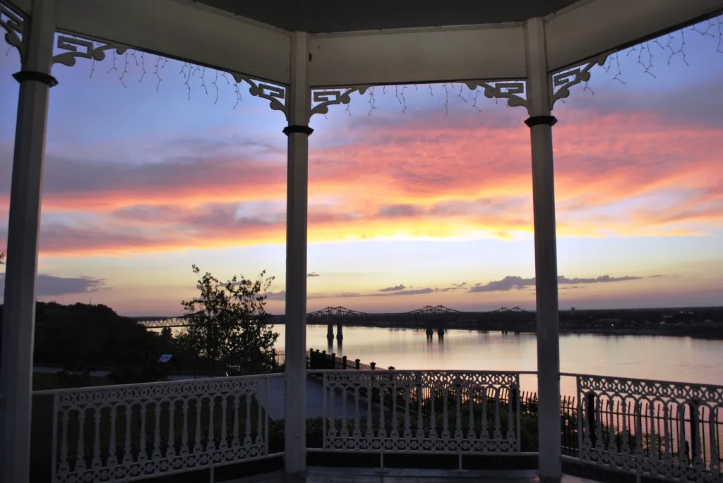 Sunset over the Mississippi River from the Natchez bluffs