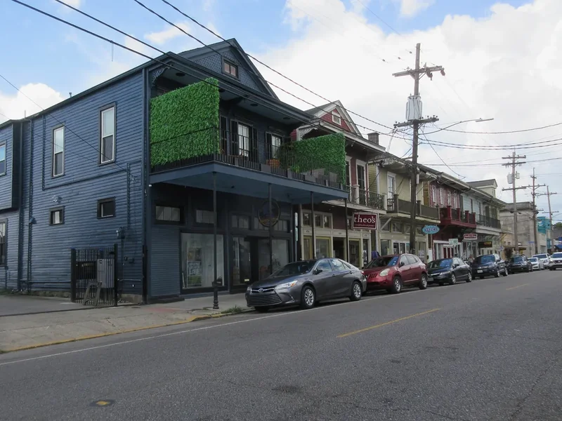 Shops and cafes along Magazine Street in New Orleans