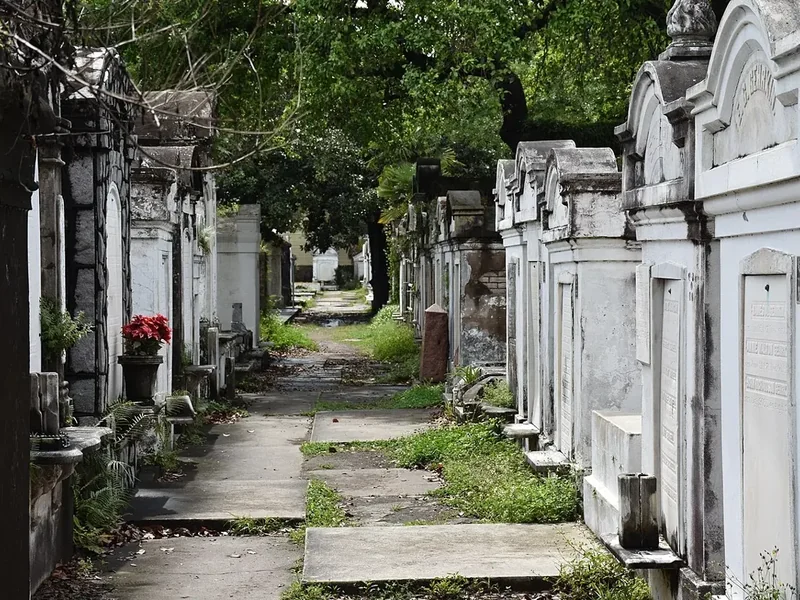 A narrow aisle between whitewashed above-ground tombs in Lafayette Cemetery No. 1