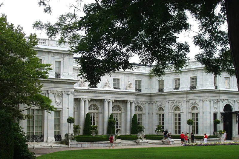 Rosecliff mansion in Newport, a white terra-cotta house with arched windows
