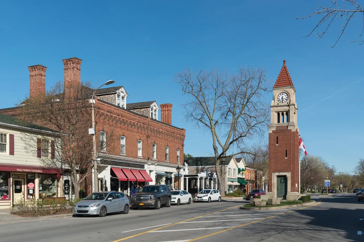 Queen Street in Niagara-on-the-Lake with the clock tower and heritage shopfronts