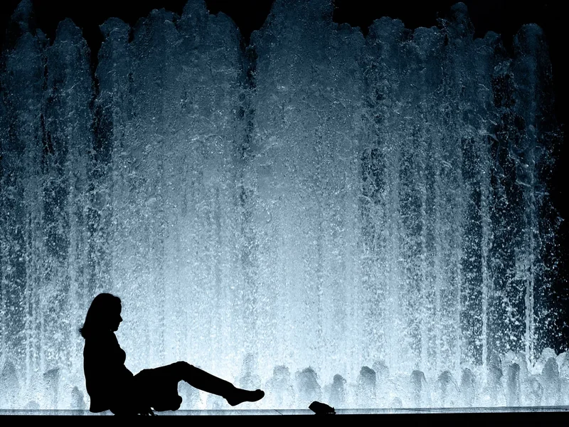 The Revson Fountain on the plaza at Lincoln Center, with the Metropolitan Opera House behind