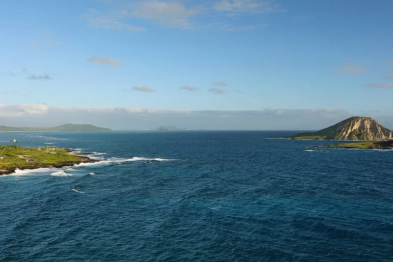 Makapuʻu Beach Park and Rabbit Island seen from above