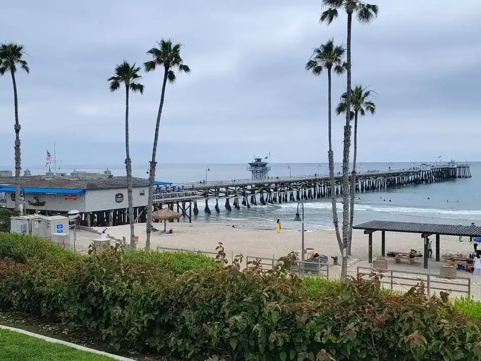 The San Clemente Pier reaching into the Pacific