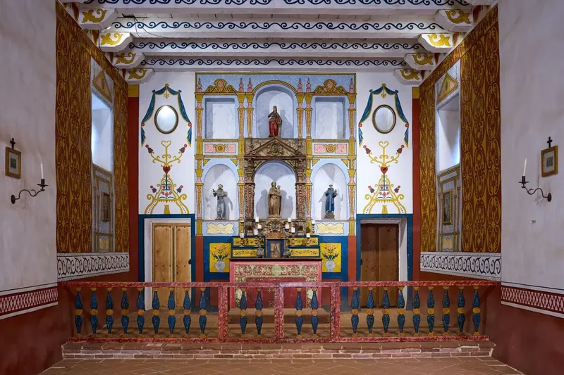 The whitewashed adobe chapel of El Presidio de Santa Bárbara