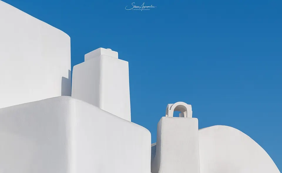 Pyrgos village climbing to its Venetian castle