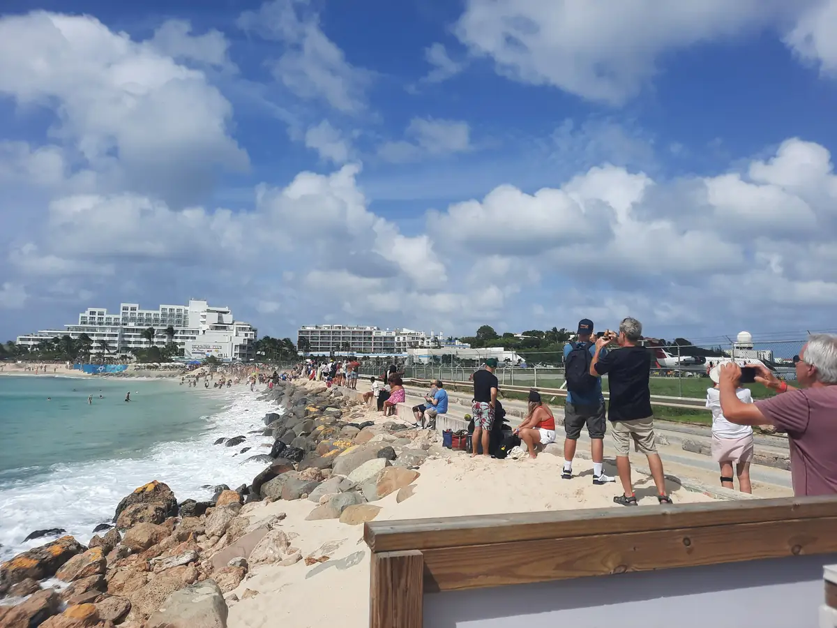 Plane spotters at Maho Beach