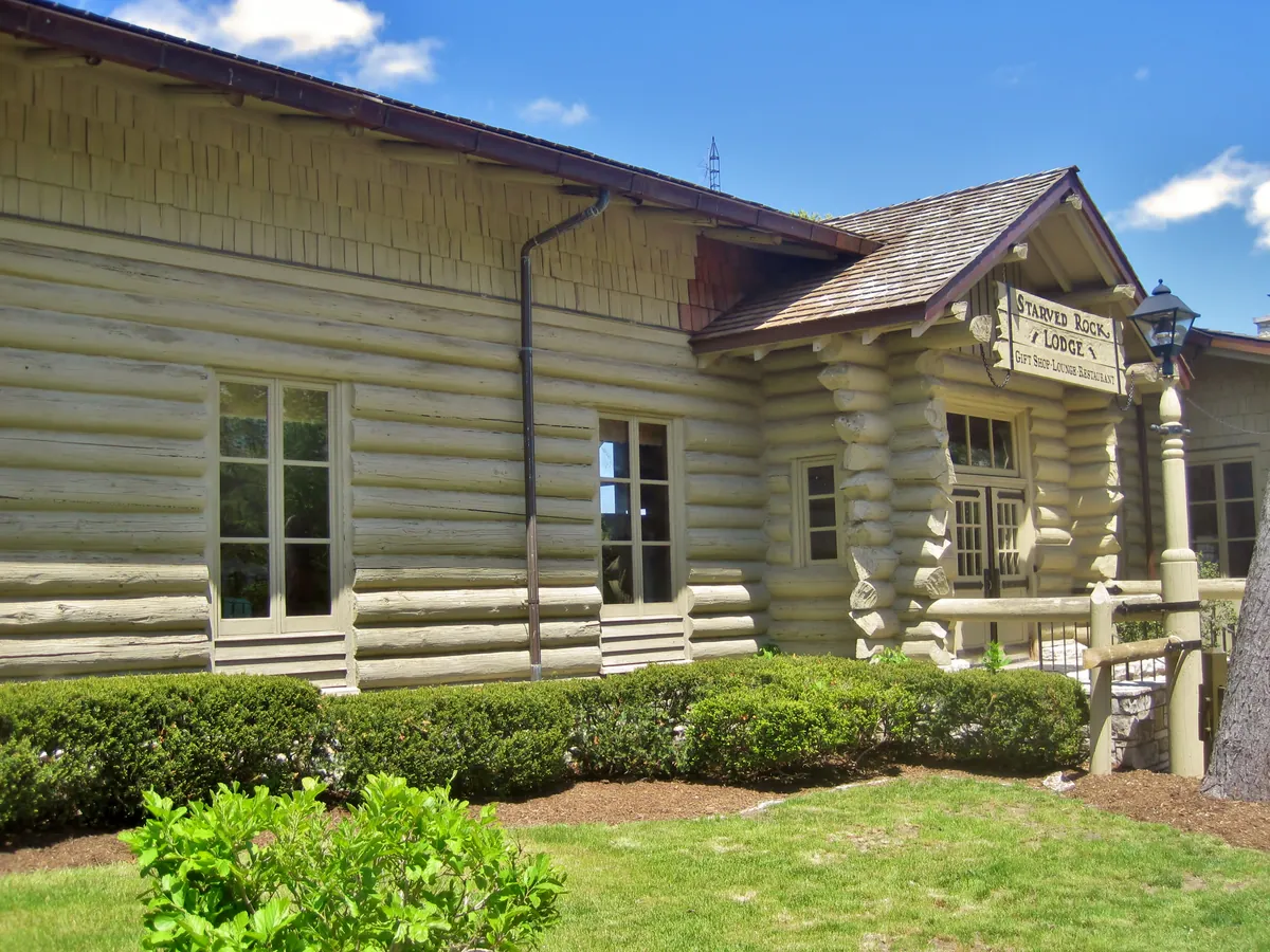 Starved Rock Lodge, the log and stone lodge built in the 1930s, with its cabins