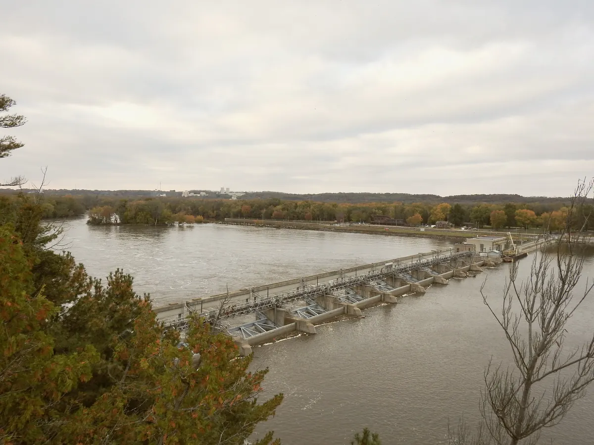 The Starved Rock Lock and Dam on the Illinois River seen from Lover’s Leap overlook