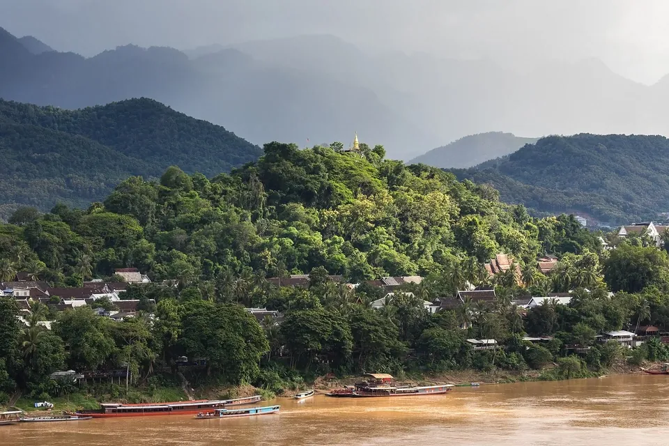 Alms at dawn and Mount Phousi