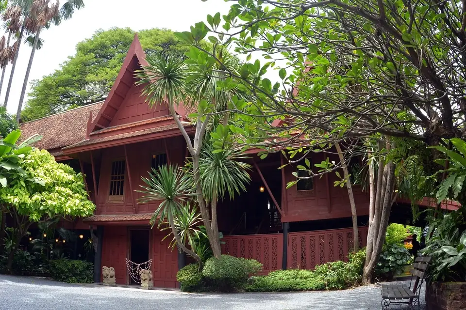 Teak houses, a city park and Talat Noi