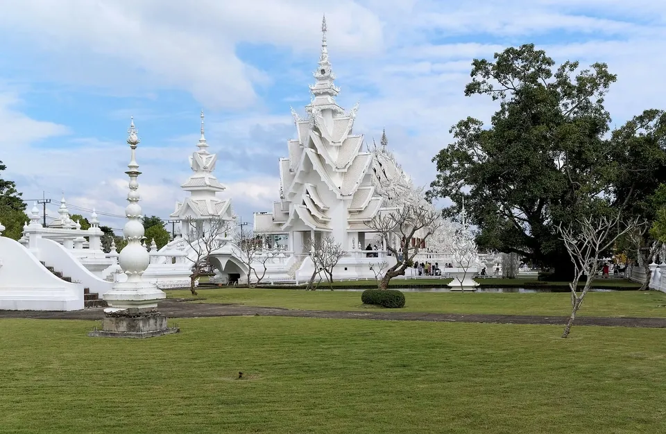 North to Chiang Rai and the White Temple