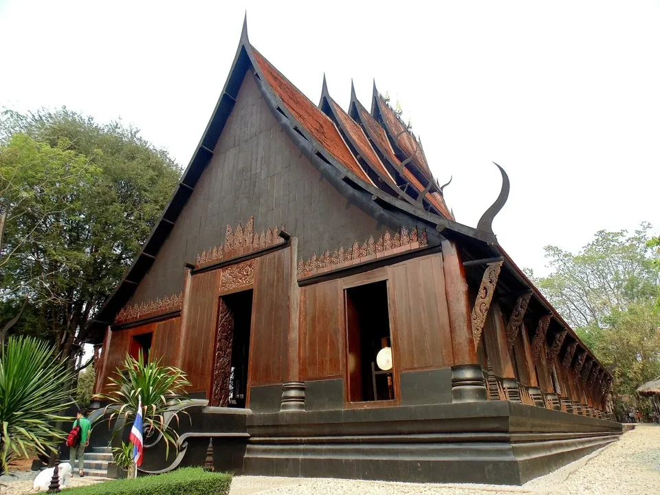 Blue Temple, Black House