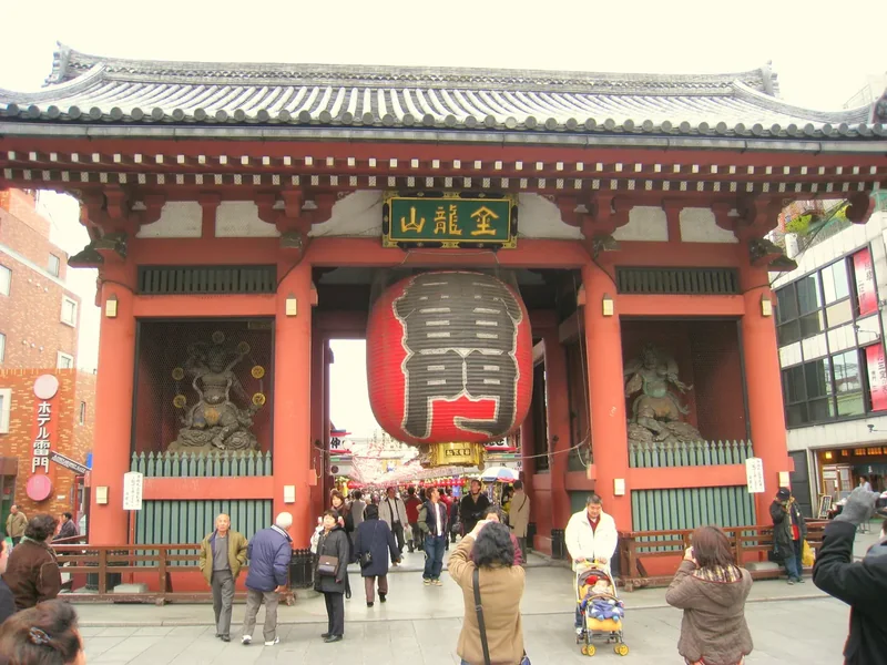 Kaminarimon gate at Senso-ji with its large red lantern and visitors walking through